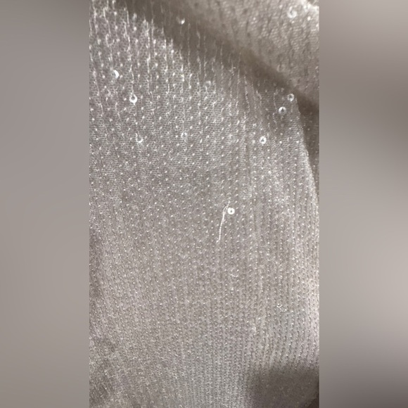 MAC DUGGAL
White V-Neck Sequin Wrap Waist Gown
26598 - Picture 5 of 15